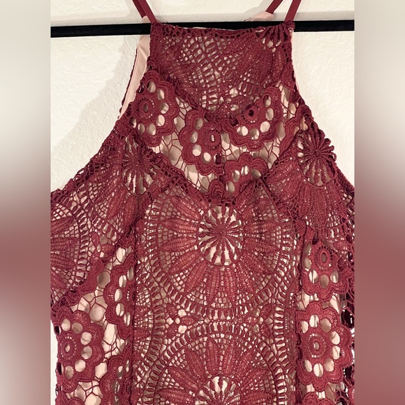 NWOT Francesca’s Maroon Lace Cocktail Dress, Size Small - Picture 7 of 13